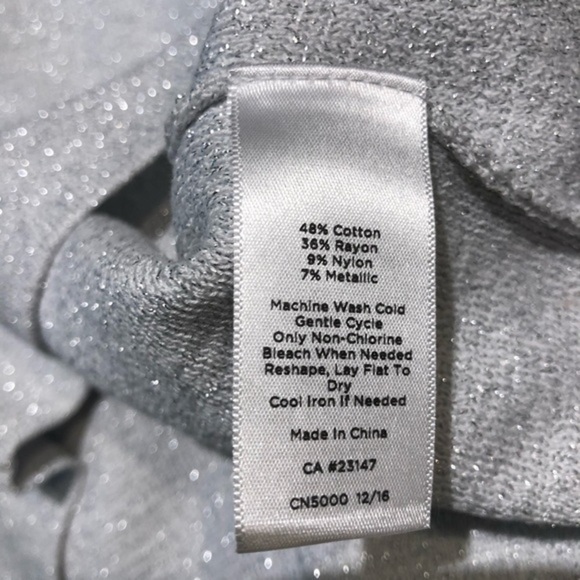 TALBOTS v- neck top size MP - Picture 5 of 7